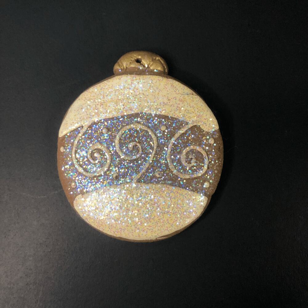 gingerbread cookie yankee candle ornament sparkling finish‎ brown and white 2.5”